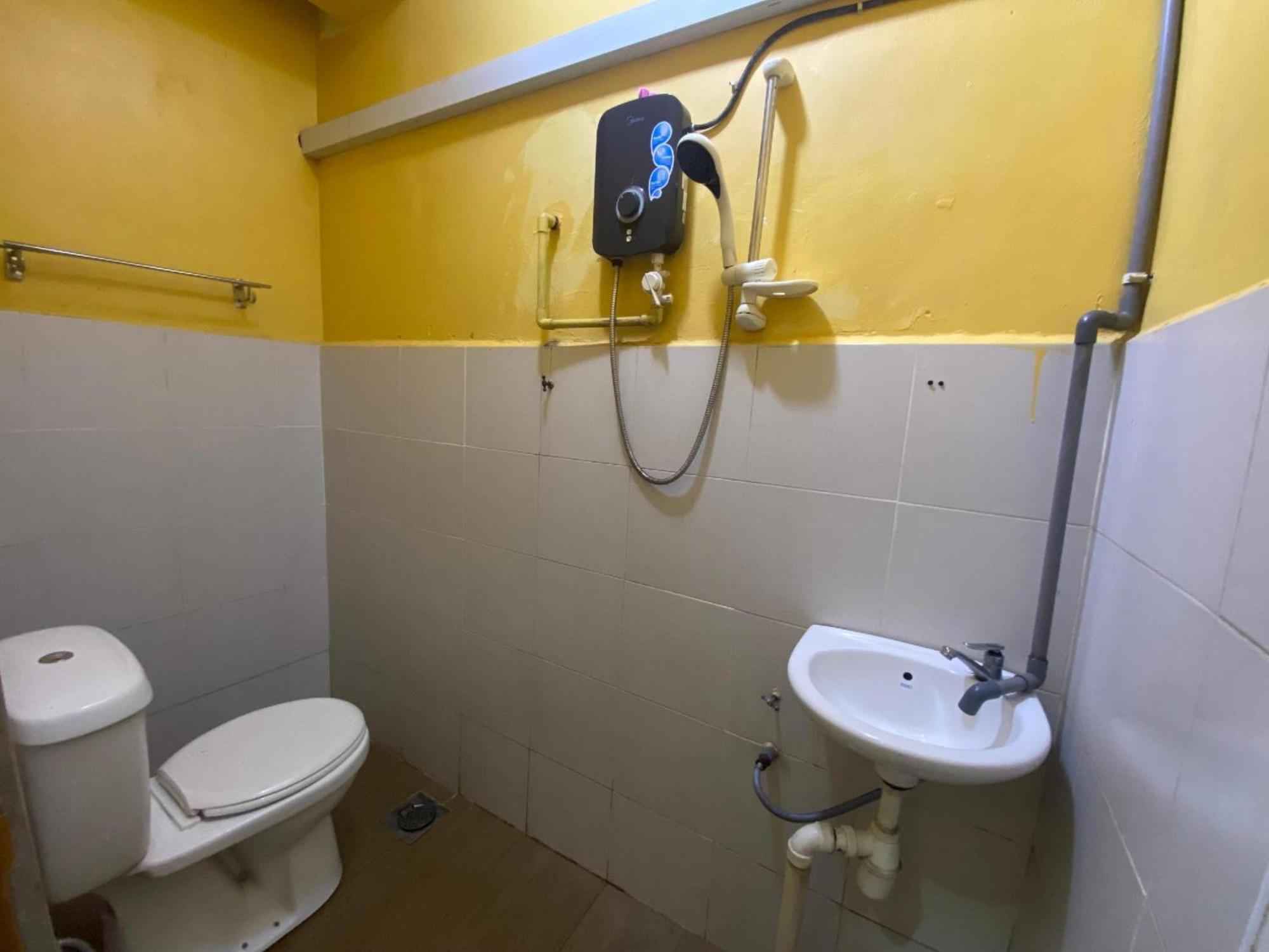 Oyo 91065 Hotel De Anjung Muadzam Shah Ngoại thất bức ảnh