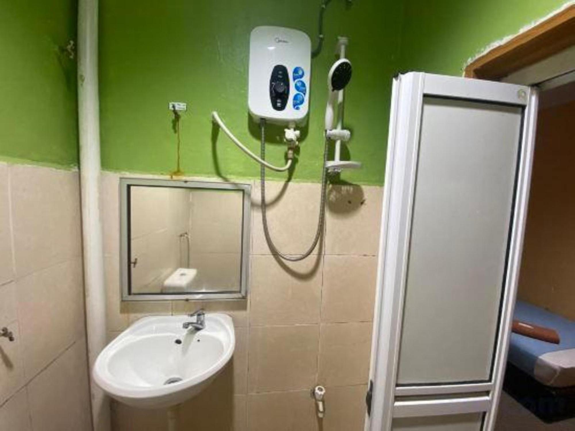 Oyo 91065 Hotel De Anjung Muadzam Shah Ngoại thất bức ảnh
